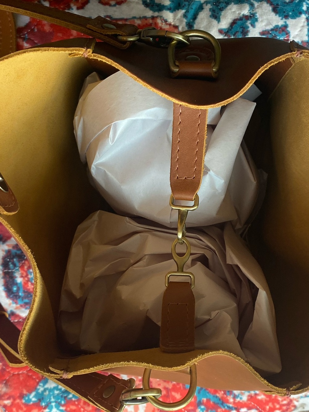 PORTLAND LEATHER BUTTERFLY BUCKET BAG IN HONEY - Picture 14 of 15